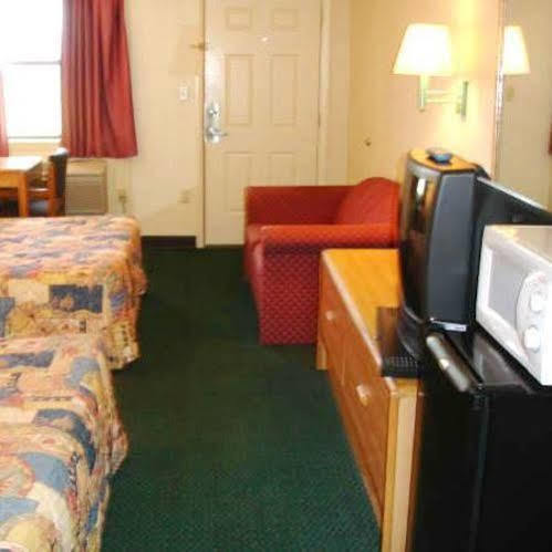 Econo Lodge Forest City Exterior photo